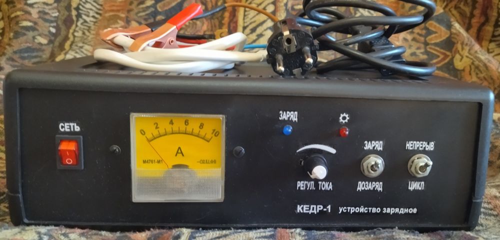 КЕДР-1 Автоматическое зарядное десульфатирующее устройство.