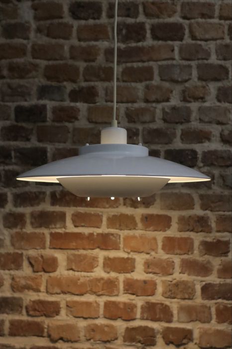Biała Duńska lampa wisząca Aaen vintage space age