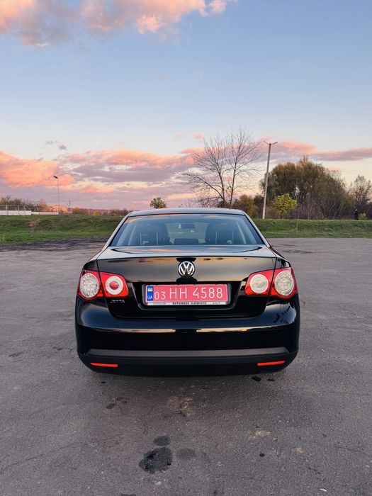 В продажі - Volkswagen Jetta 2010