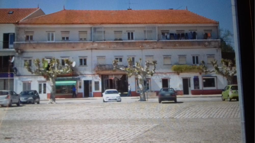 Vendo prédio central na vila da Tocha/Cantanhede