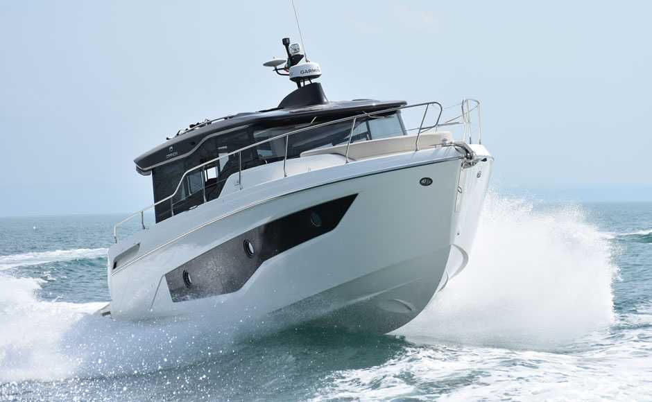 Rejs czarter wynajem Jacht Cranchi T36 Crossover Sopot Gdańsk Gdynia