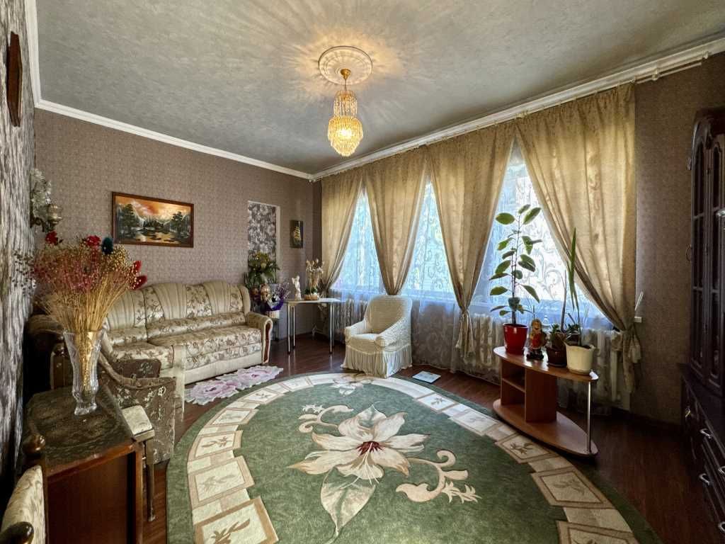 Продається чудовий 2-поверховий будинок. Код №15377