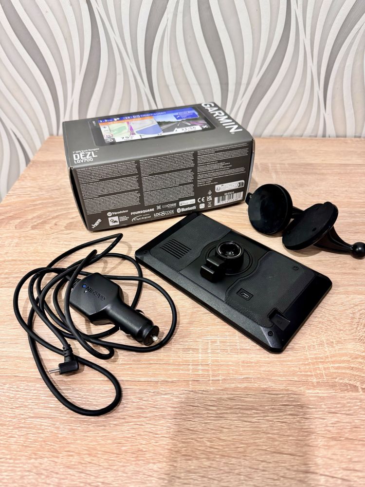 GPS-навігатор Garmin Dezl LGV 700