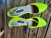 Neonowe buty używane