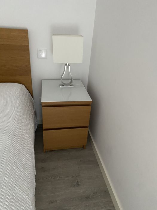 2 mesas de cabeceira