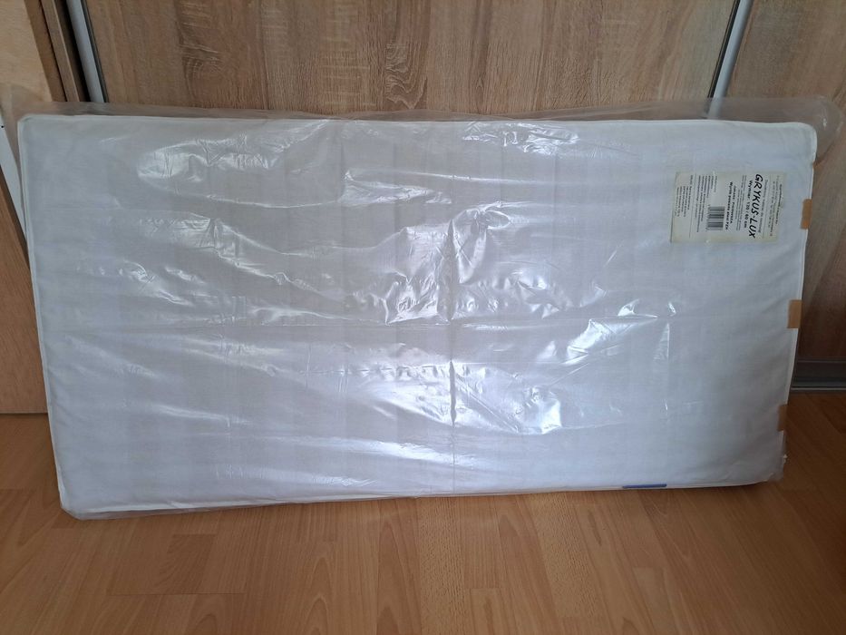 Łóżeczko dziecięce z szufladą