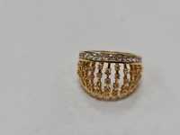 Piękny złoty pierścionek damski/ 585/ 4.91 gram/ R13/ Cyrkonie