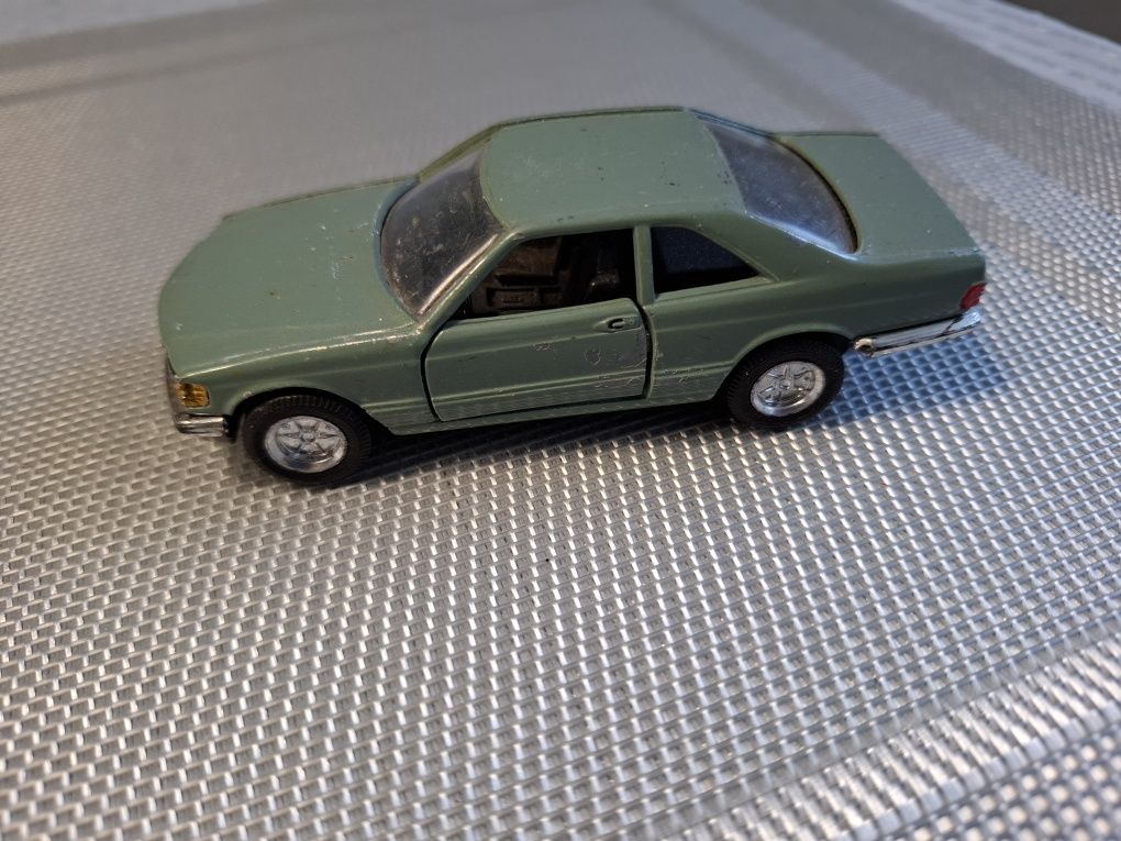 Model samochodu skala 1:43
