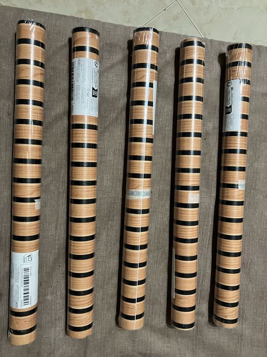 Rolo de papel riscado para parede