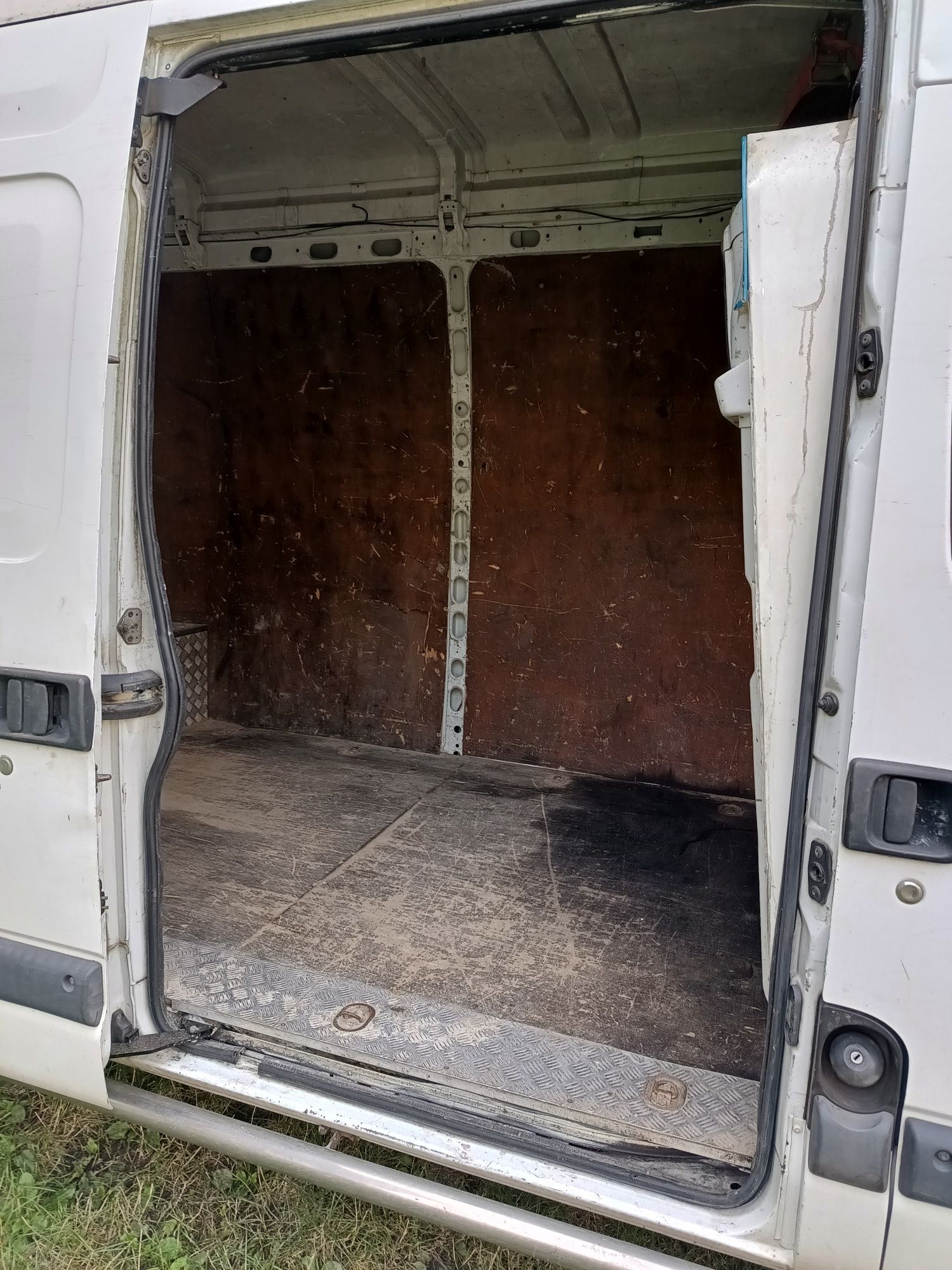 Usługi transportowe, przeprowadzki, wywóz złomu itp.