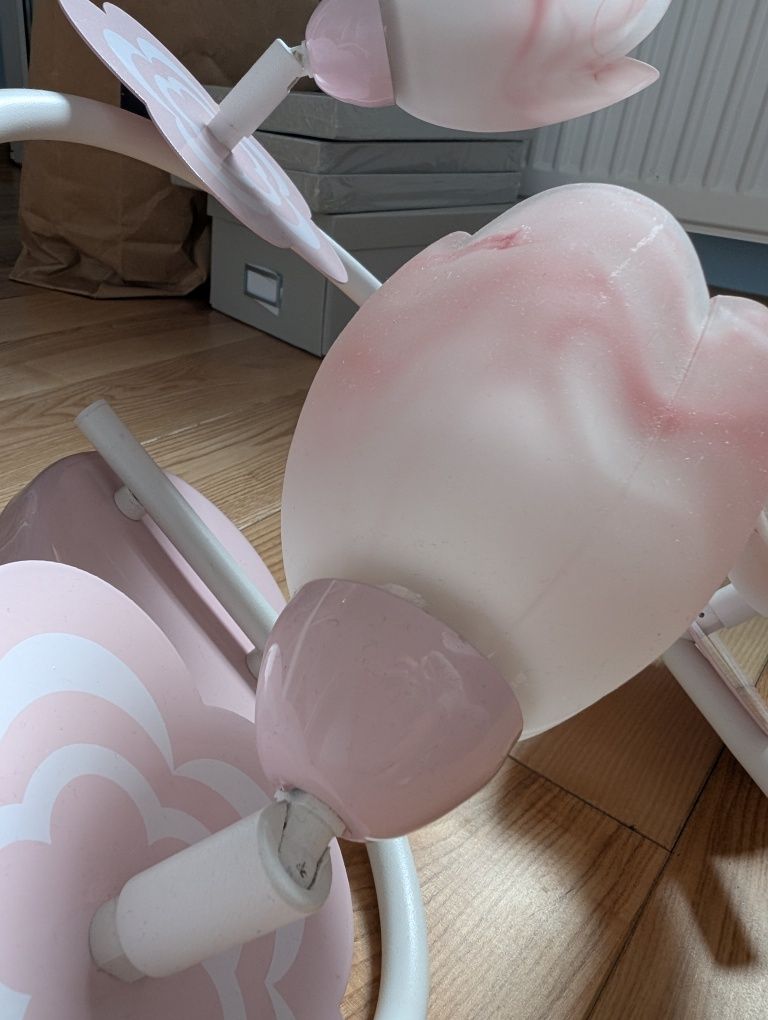 Lampa sufitowa do pokoju dziewczynki