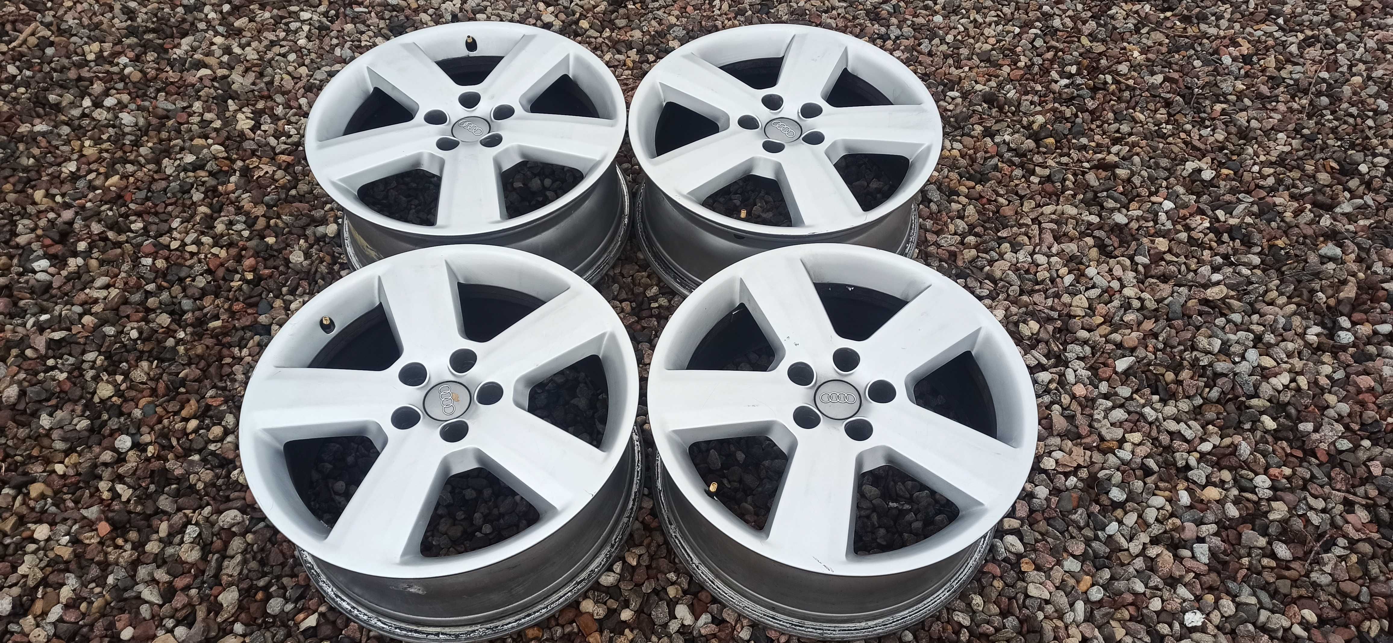 Audi RS6 S6 RS4 18'' Oryginalne ET20 komplet 5x112 8D0