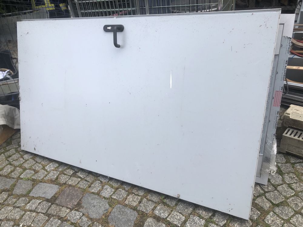 Drzwi techniczne magazynowe grube oscieznica