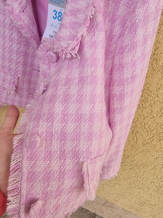 Твідовий жіночий костюм