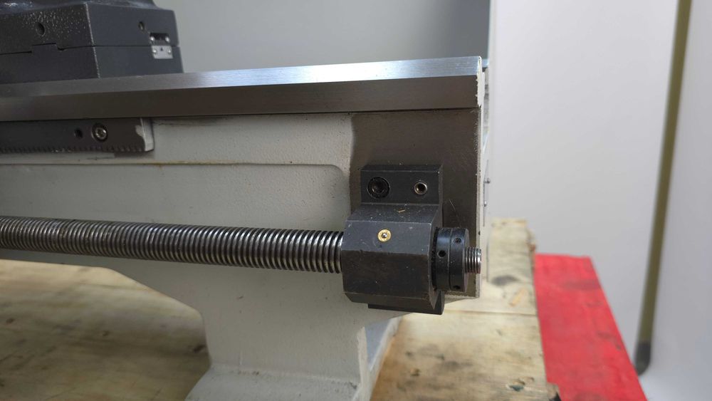 Токарно-винторезный станок по металлу 250Е JPAuto Industrial 600мм