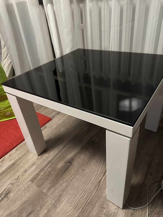 Stolik kawowy z szybą