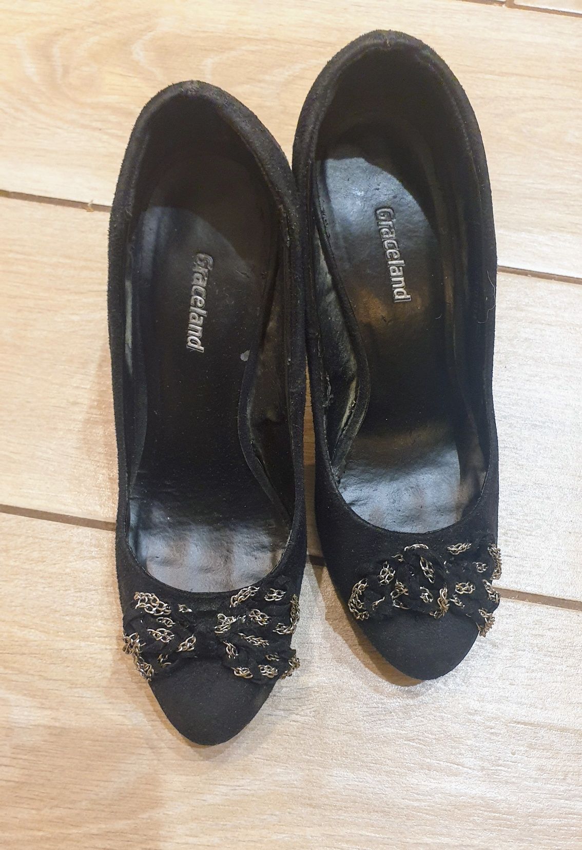 Buty czarne na obcasach, zamsz 36