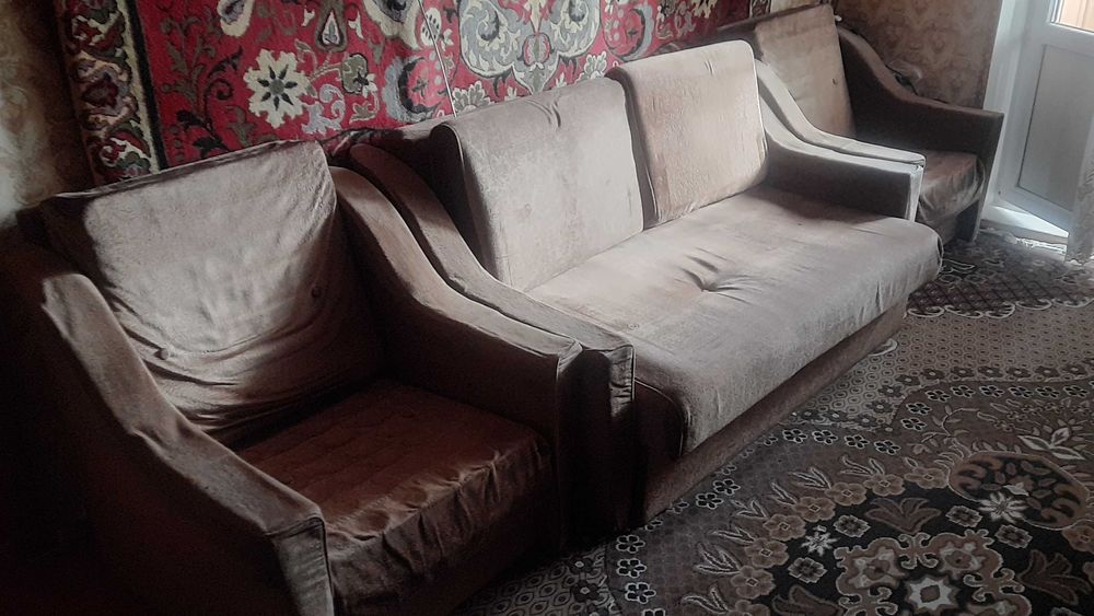 Віддам безкоштовно меблі.