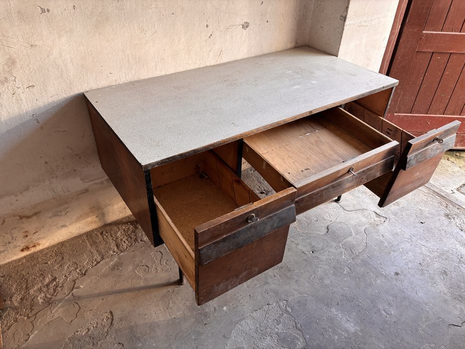 Biurko drewniane z mennicy