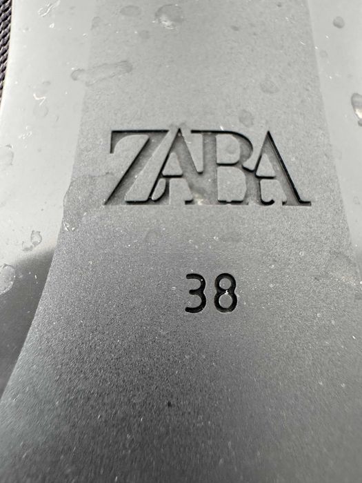 Botins pretos elegantes de salto alto, tamanho 38