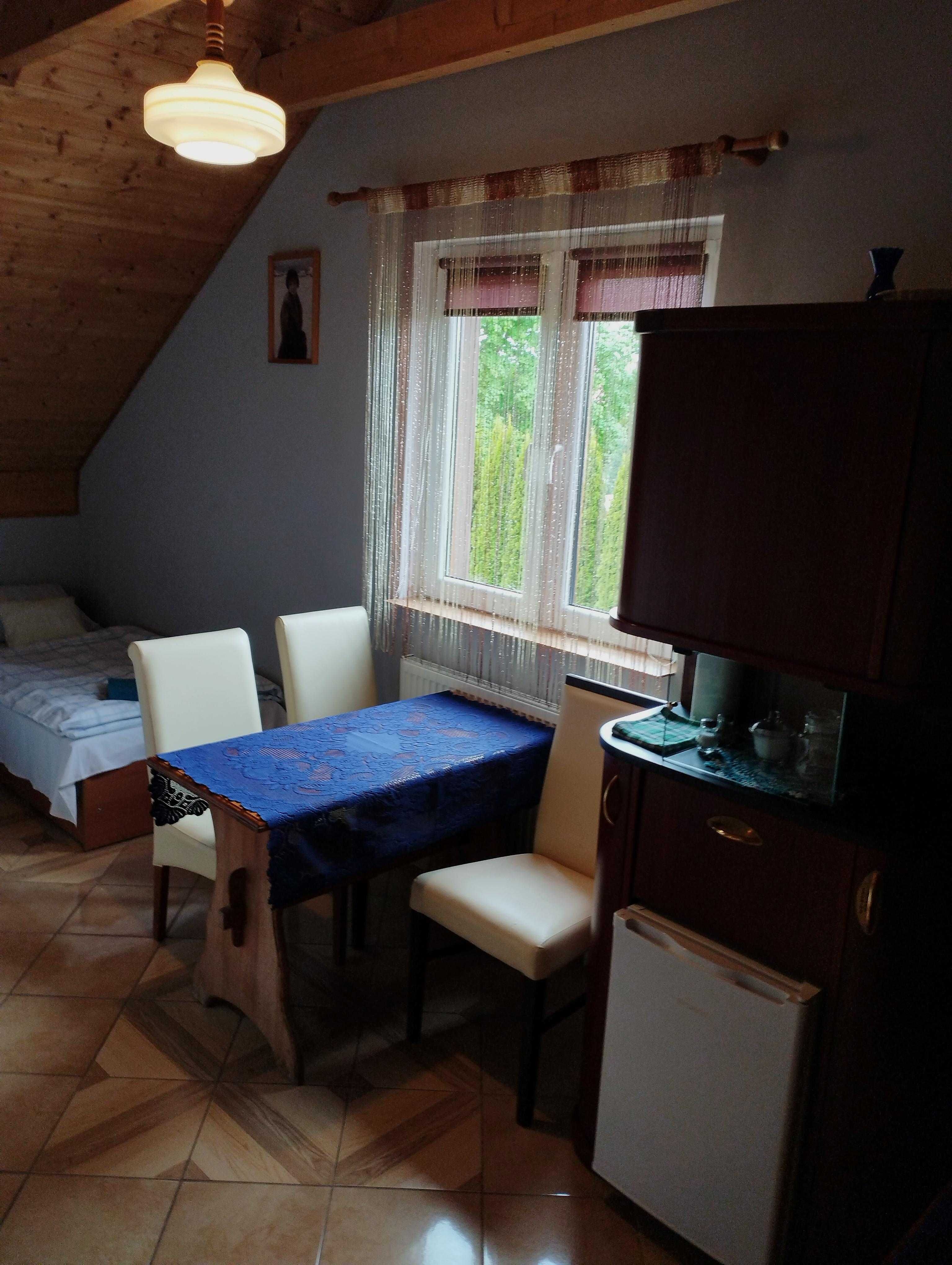 Pokoje do wynajęcia.