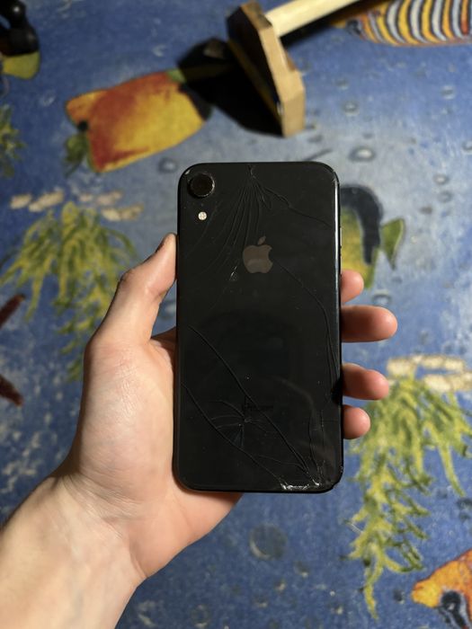 Iphone XR 128gb з 2 чохлами