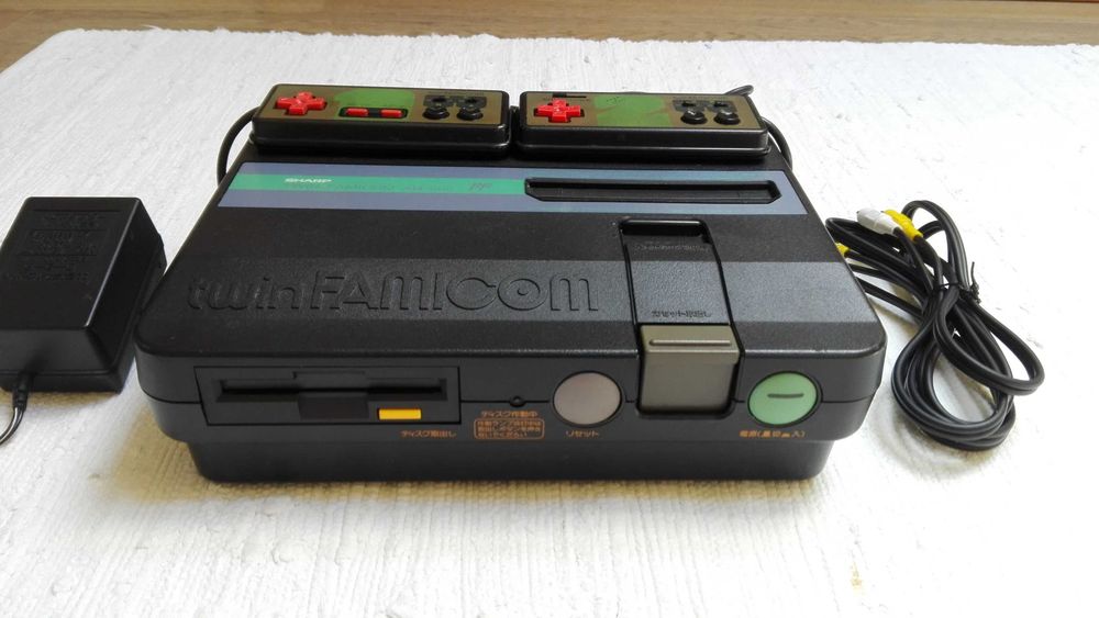 Nintendo Twin Famicom (NES Japão) usa disquete/cartuchos - a funcionar