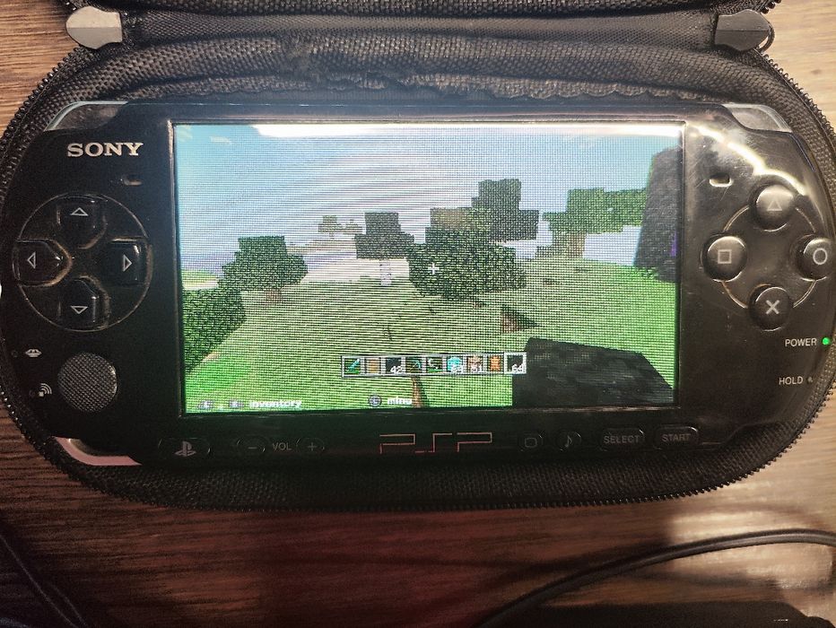 PSP 3006 +16гб игры +чехол Наруто +зарядка оригинал