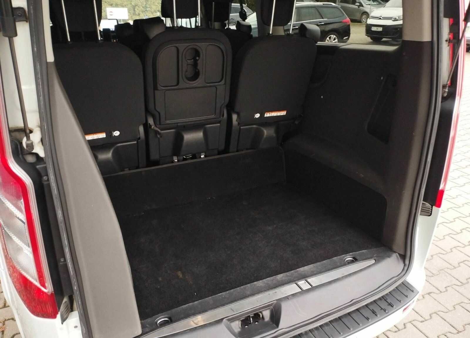 Wynajem busa Ford Tourneo 8 osobowy automat