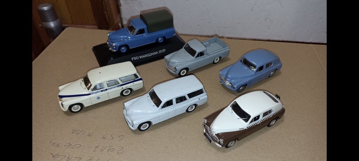 11 modeli samochodów czasu PRL deagostini Warszawa Syrena