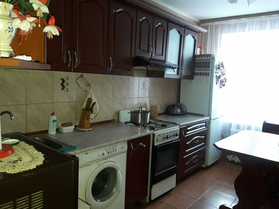 Продаж. Трикімнатна квартира. Район Ювілейний. Цегла.  Під програму.