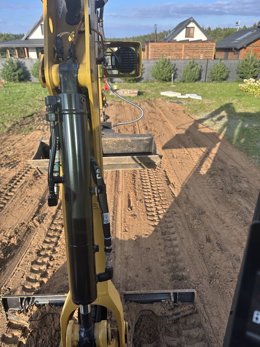 SZYBKIE KOPANIE USŁUGI Minikoparką Cat Precyzja przyłącza wody prądu