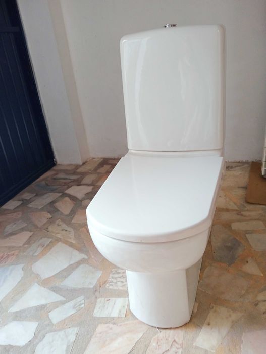 Conjunto sanita, tampo e depósito.