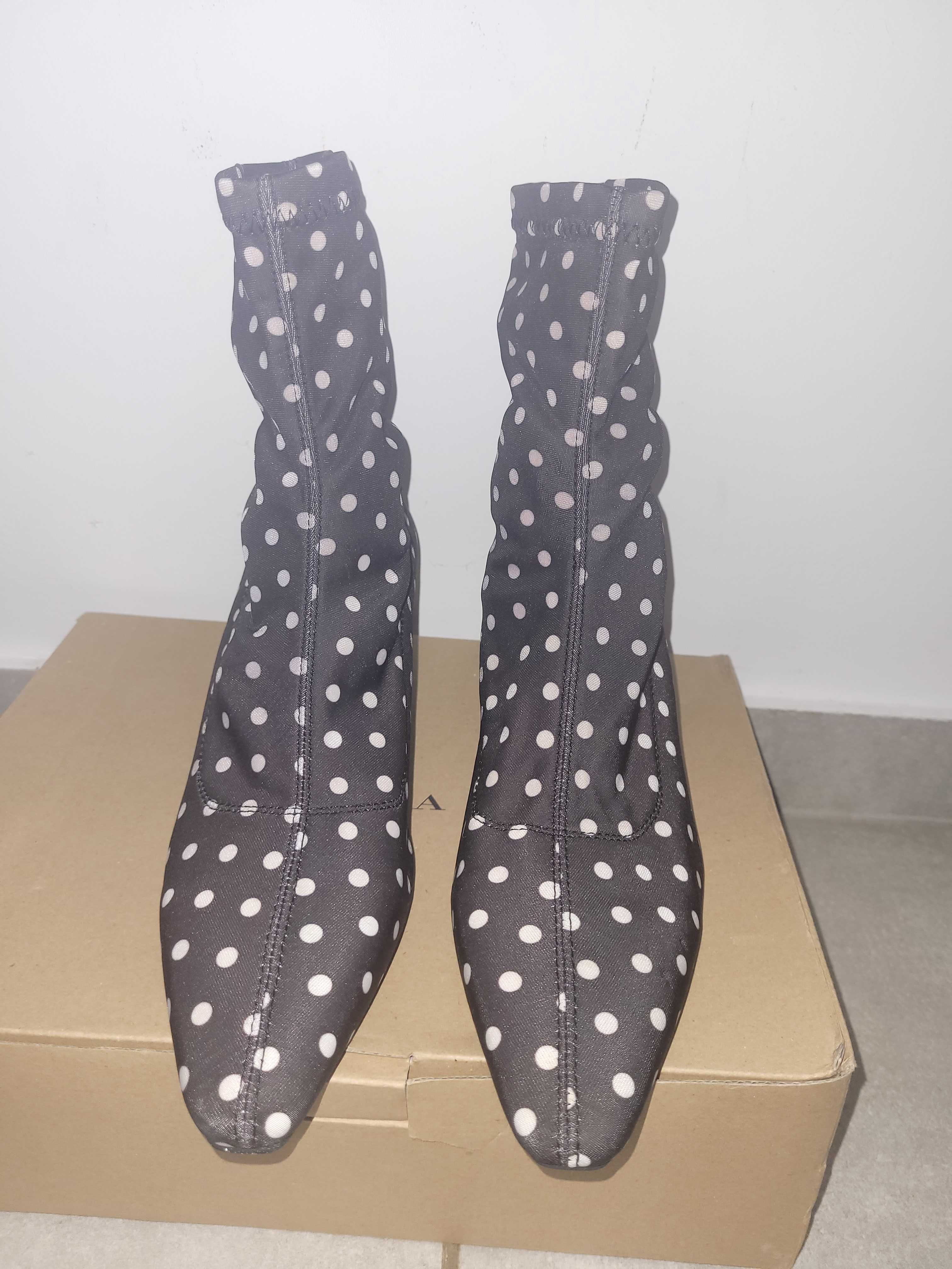 Bota preta com bolinhas brancas Zara tamanho 36