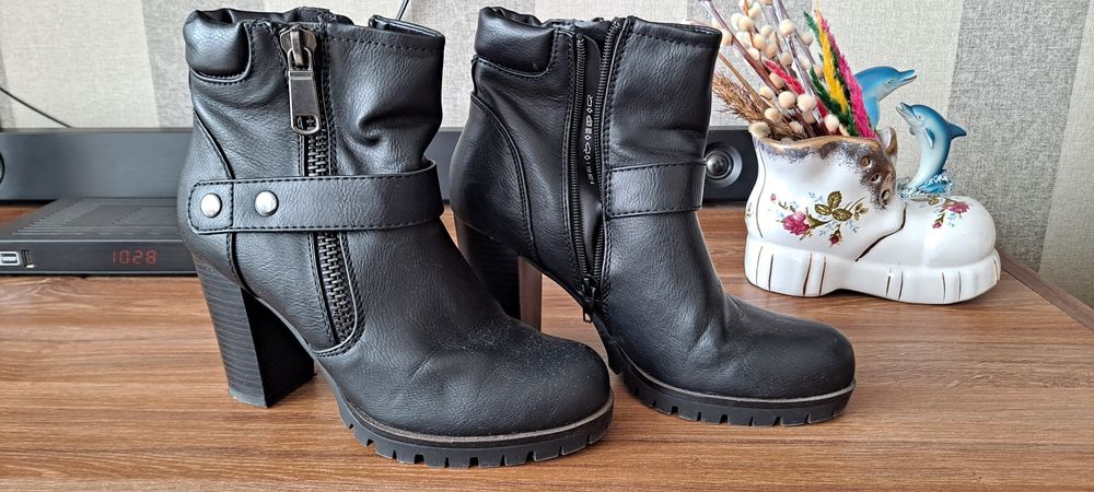 Botki  czarne roz. 38