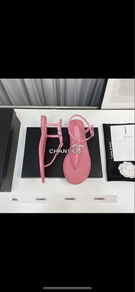 Босоножки розовые Chanel 36