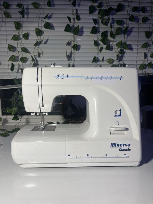 Електромеханічна швейна машина Minerva Classisc