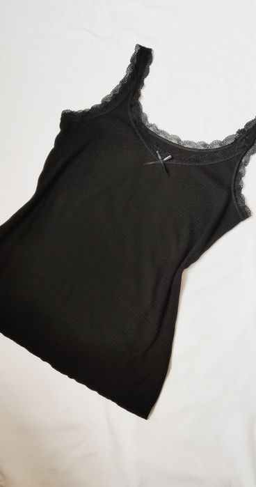 НОВАЯ черная майка в рубчик