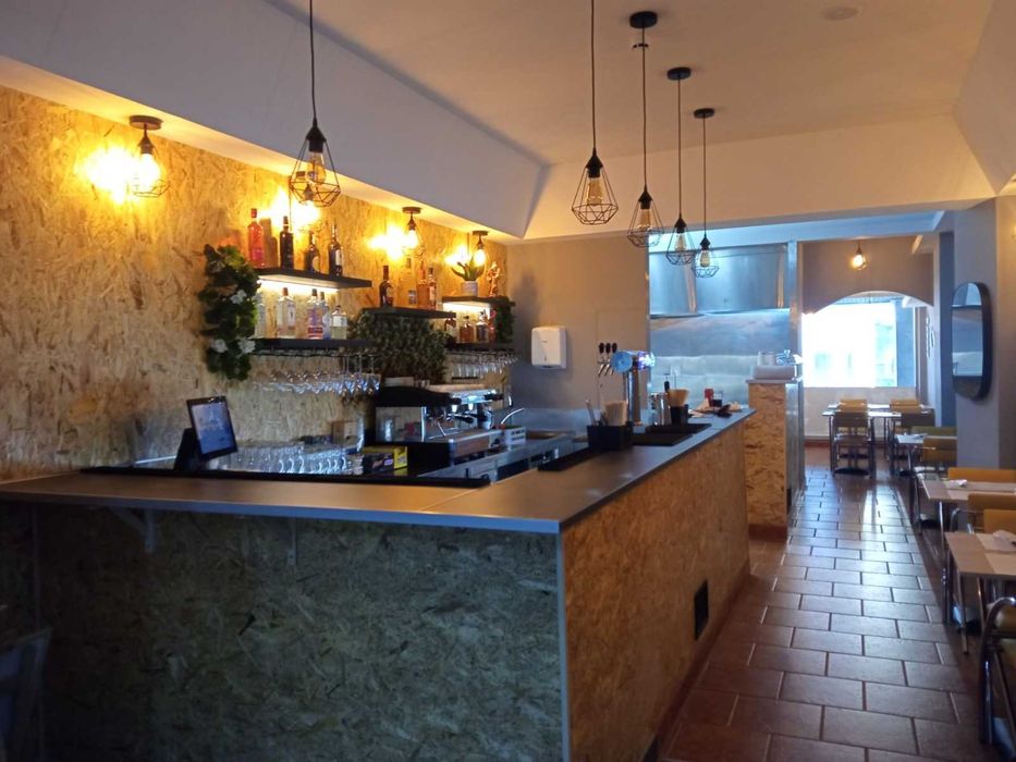 Vendo loja p/ restaurante ou café - Maia - em Centro Comercial