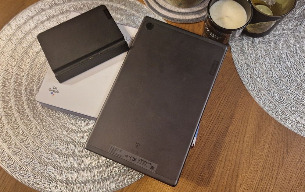 Tablet Lenovo Tab M10 FHD Plus 2/32GB Srebrny + podstawka ładująca