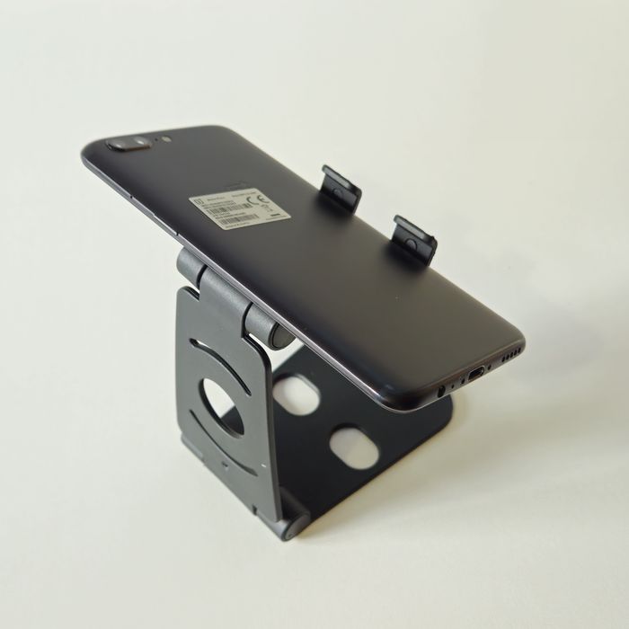 Телефон OnePlus 5 A5000
