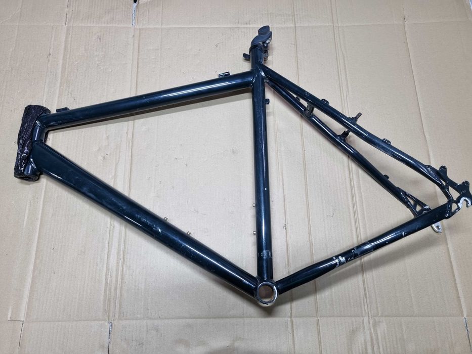 Rama aluminiowa pod 28