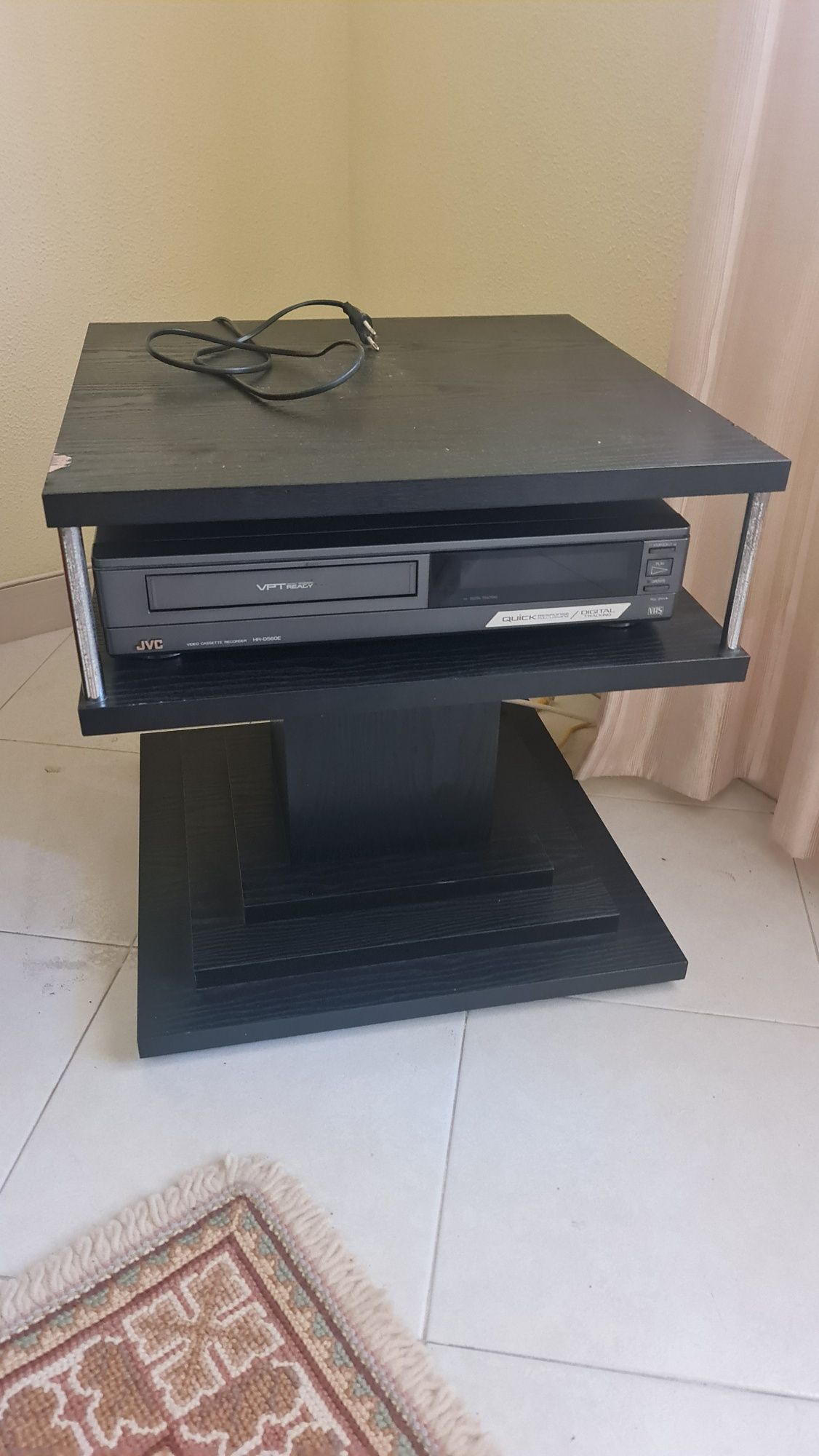 Mesa para TV e vídeo ou box em cor preto