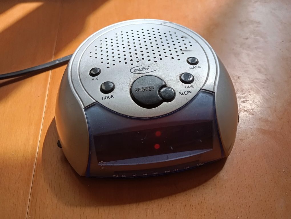 Radio budzik Elta model 4218N działa