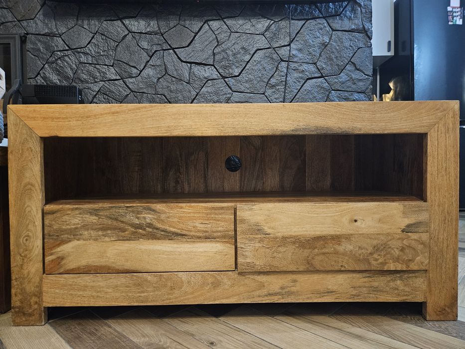 Drewniana szafka pod telewizor – solidna, stylowa, jak nowa!