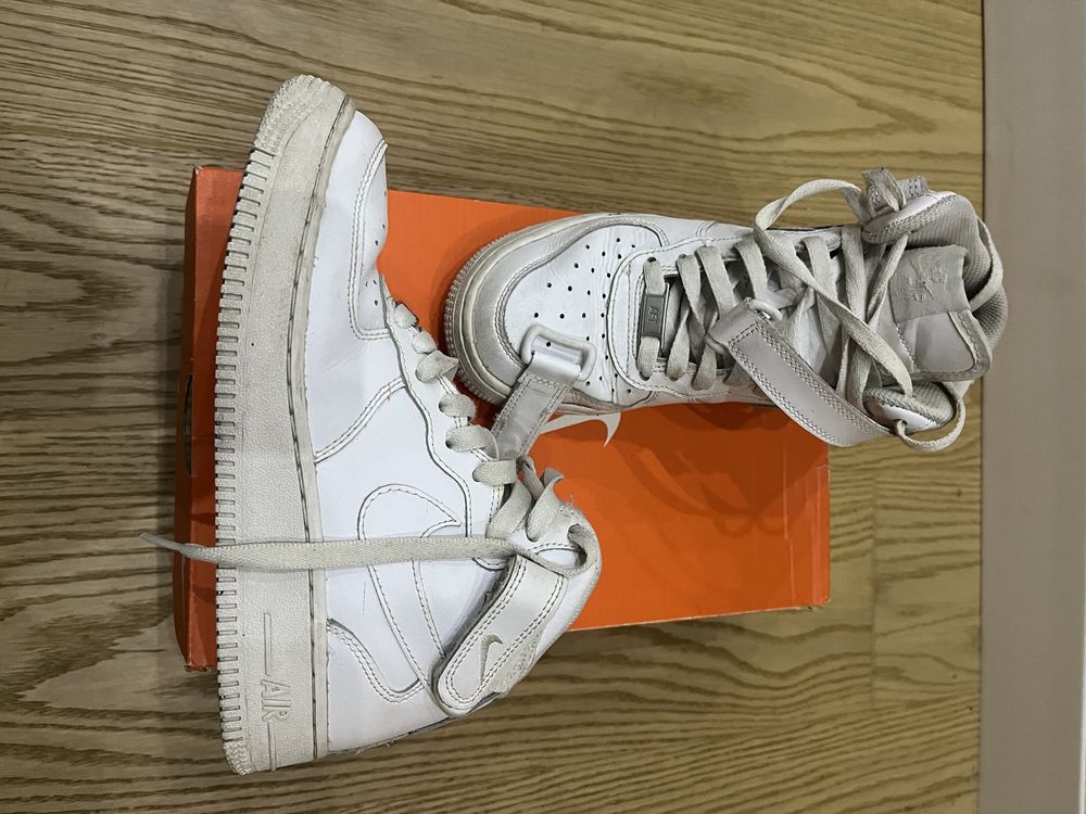 Кроссовки кожаные оригинал Nice air force 1 35.5р