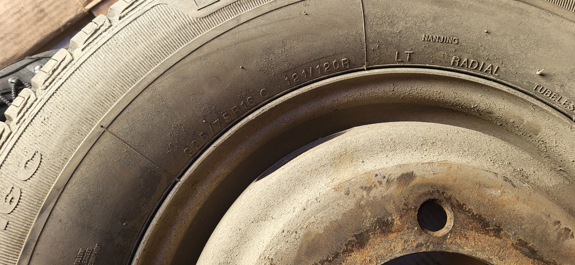 Колеса 225/75 R16 Michlen Kumho