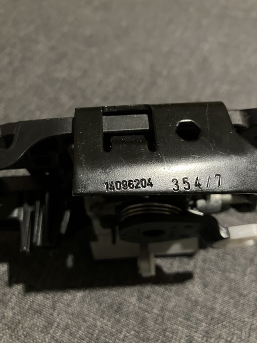 Кріплення ручки передніх лівих дверцят Opel Corsa e 13346228