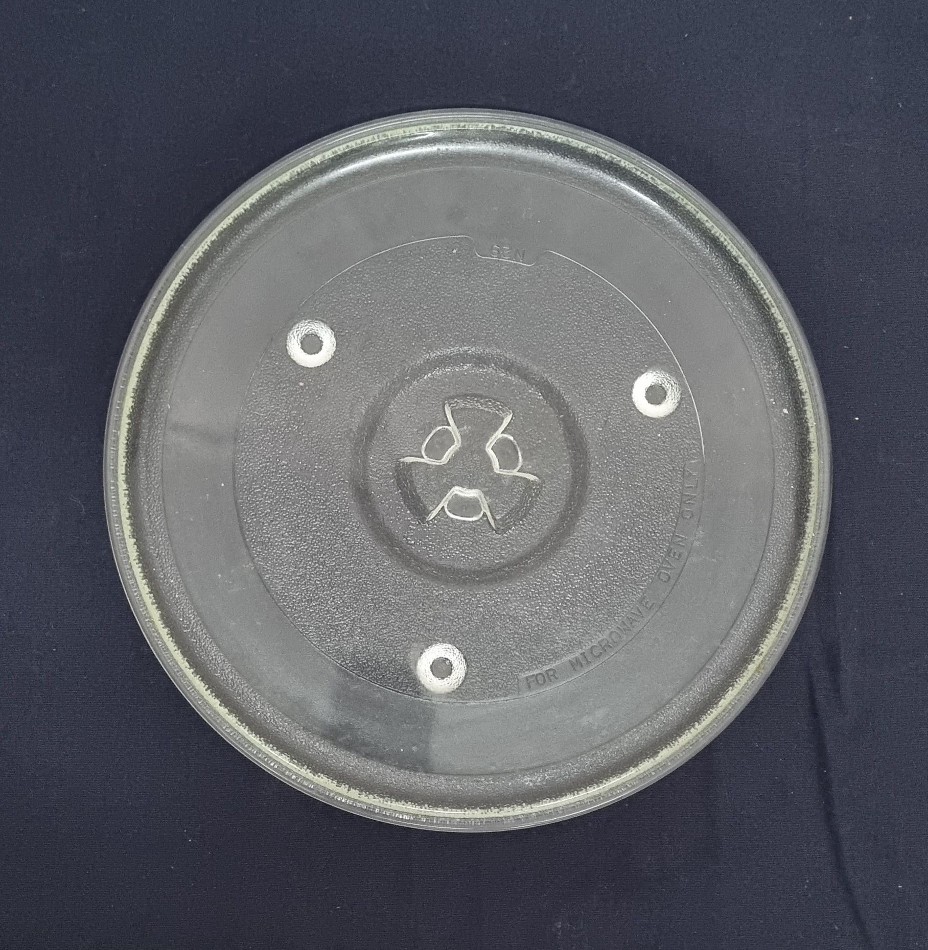 Prato de microondas com 27 cm.