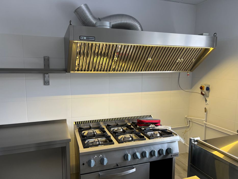 Nowe stoły nierdzewne , meble dla gastronomii